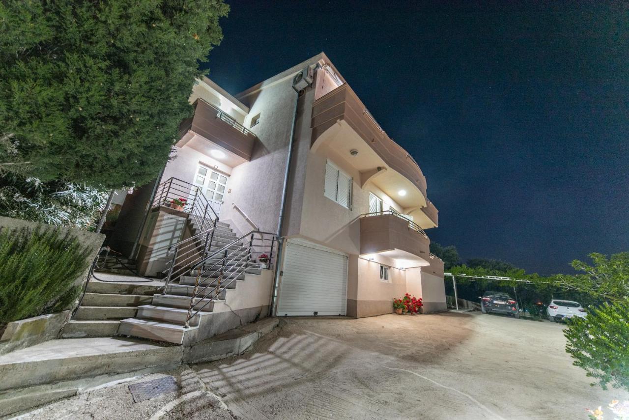 Apartments Villa Egzon Ulcinj Exterior photo